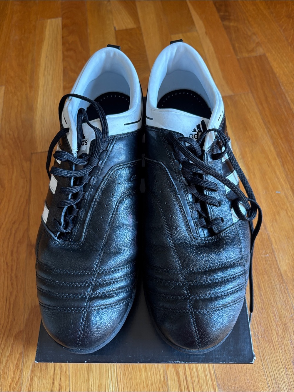 adidas Black and White Men's adiNOVA TRX TF Athletic Soccer Shoes 10.5 - Picture 1 of 13